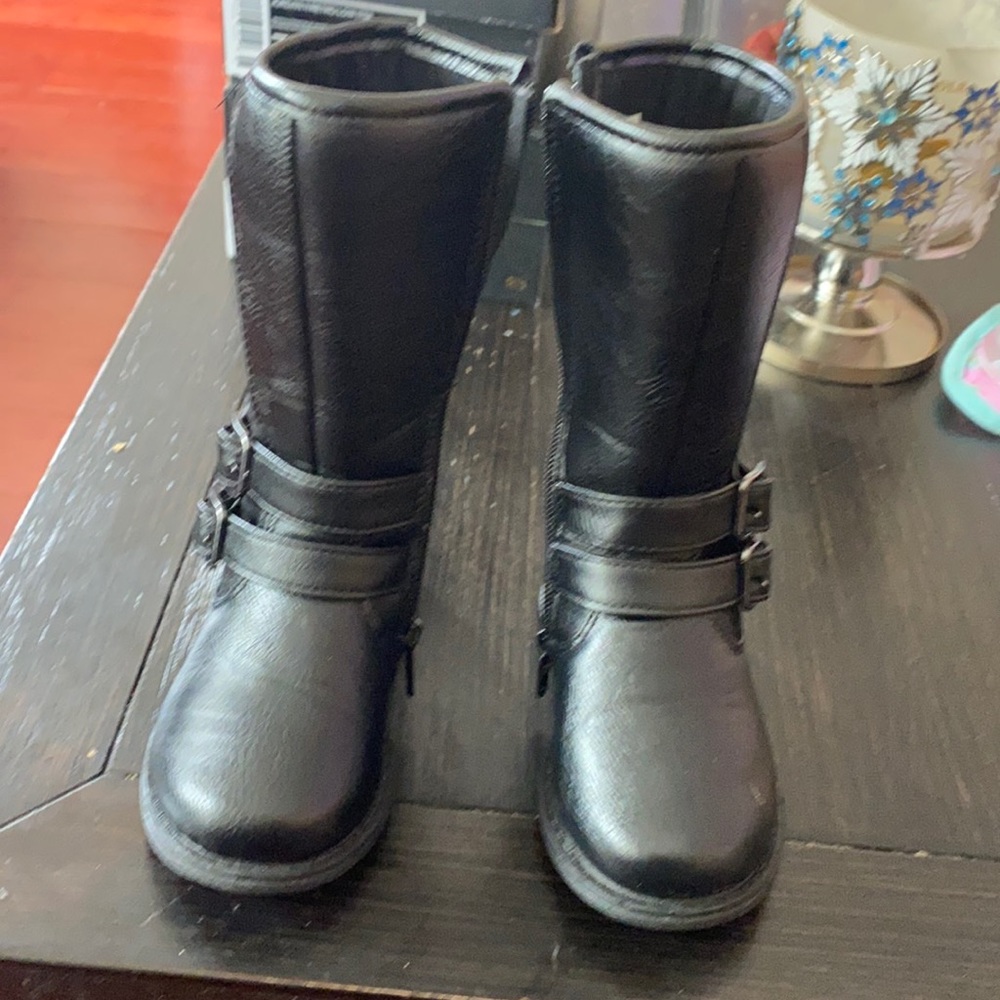 Zipper up boots